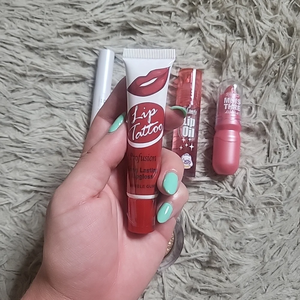 Beauty Bundle Clinique Highlighter Lips Makeup Lip Oil It Cosmetics Pillow Lips